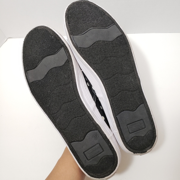 5/$15 Size 9.5 American Eagle Black Casual Shoes with White Flowers - Picture 5 of 8